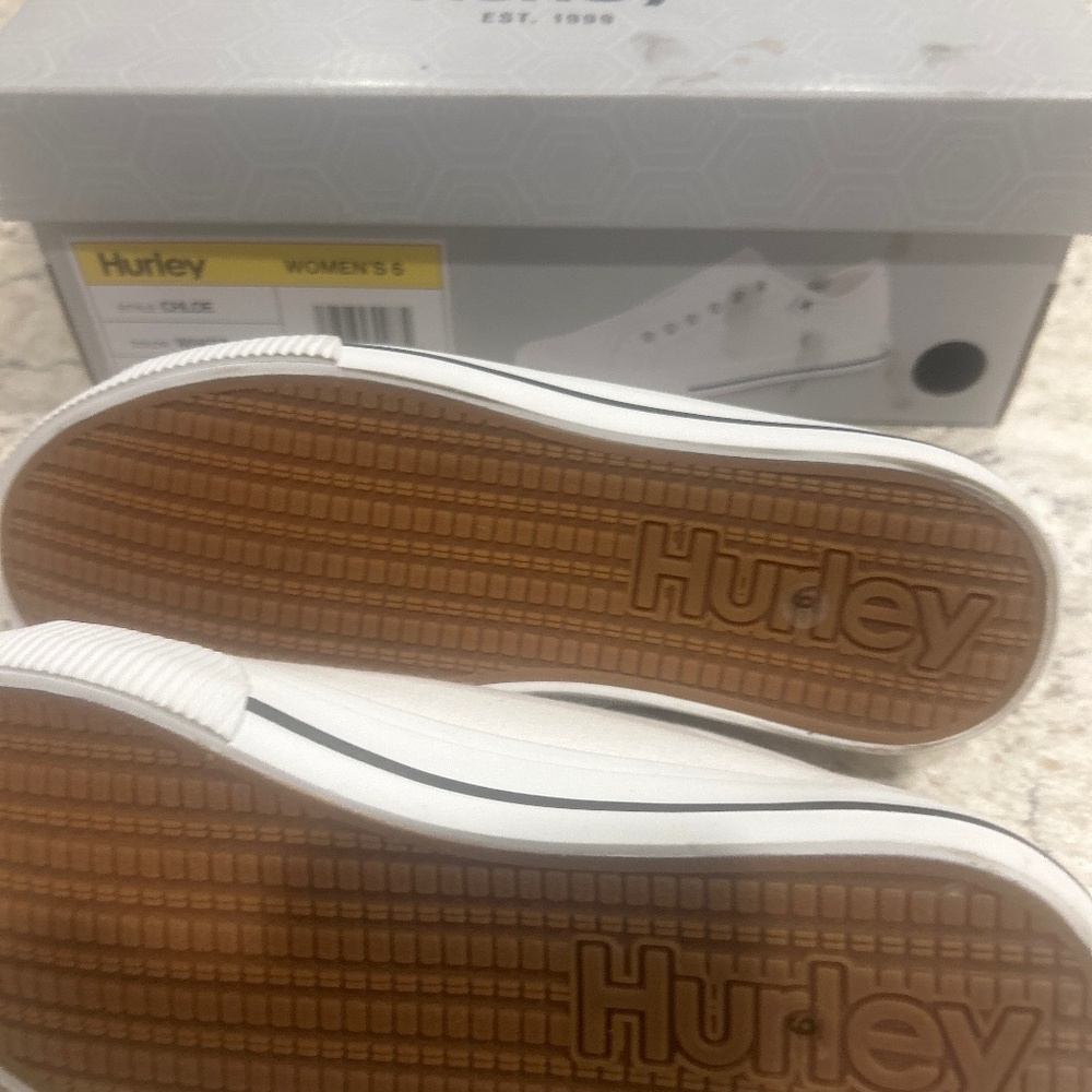 Hurley Women’s size 6 white shoes